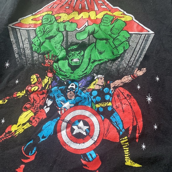 Marvel T-Shirt - Picture 2 of 3